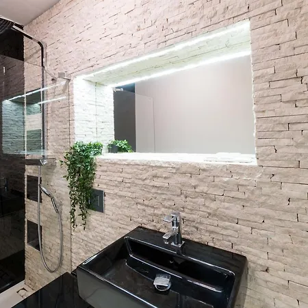 Halna Apartment *